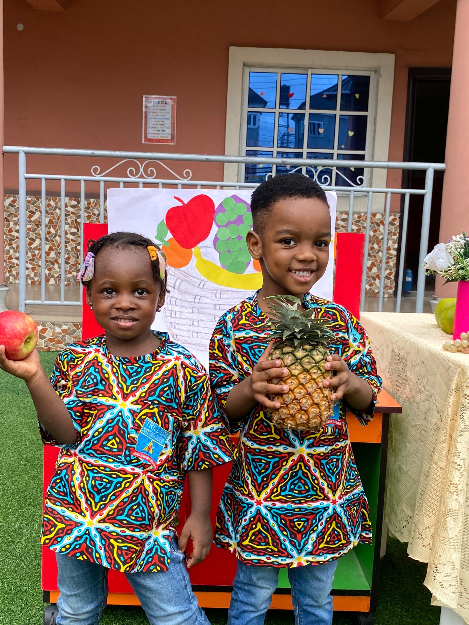 kids learning hot to make a smoothie